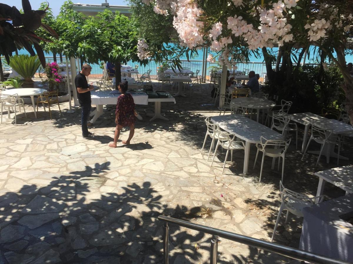 Ajaccio Magnifique T2 37M2 Centre Ville Vue Mer Au Bord De La Plage Neuf 4 Couchages Balcon Parking Prive Ferme Clim Wifi Ajaccio (Corsica) Exterior foto